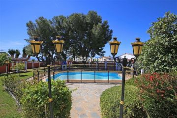 https://cdn.resales-online.com/public/up35jgrhau/properties/07b91f5a8ff511f086ca02a3ded47a2d/w1200/8-e64a9055bba3e77ac8aca3b893cdf826.jpg?v=1757699563
